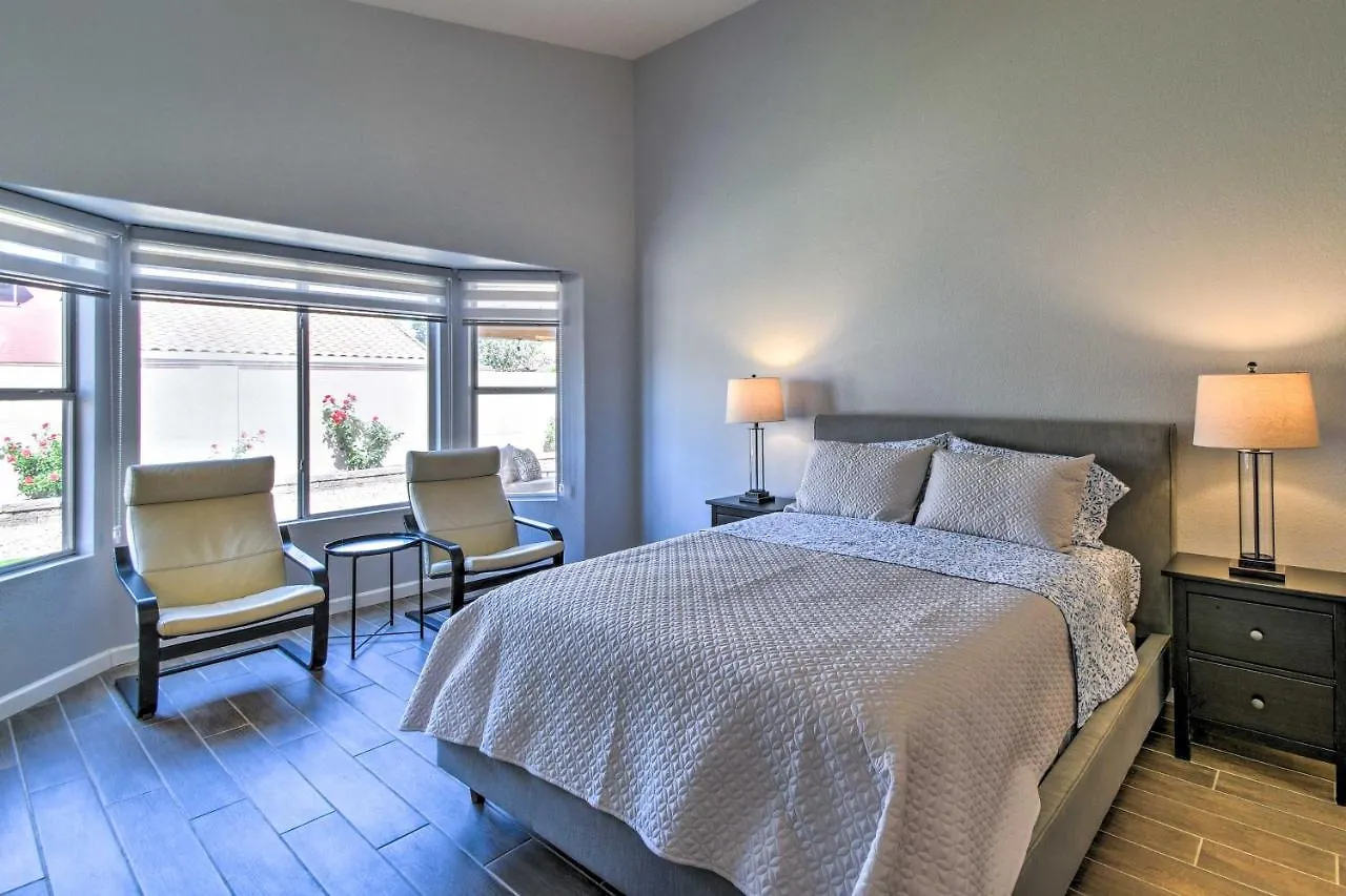 Stylish Phoenix Home With Private Patio And Gas Grill!