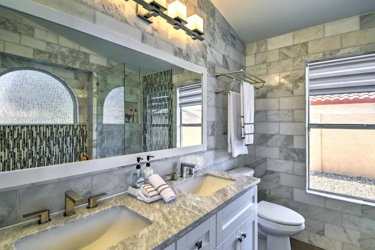 Stylish Phoenix Home With Private Patio And Gas Grill!
