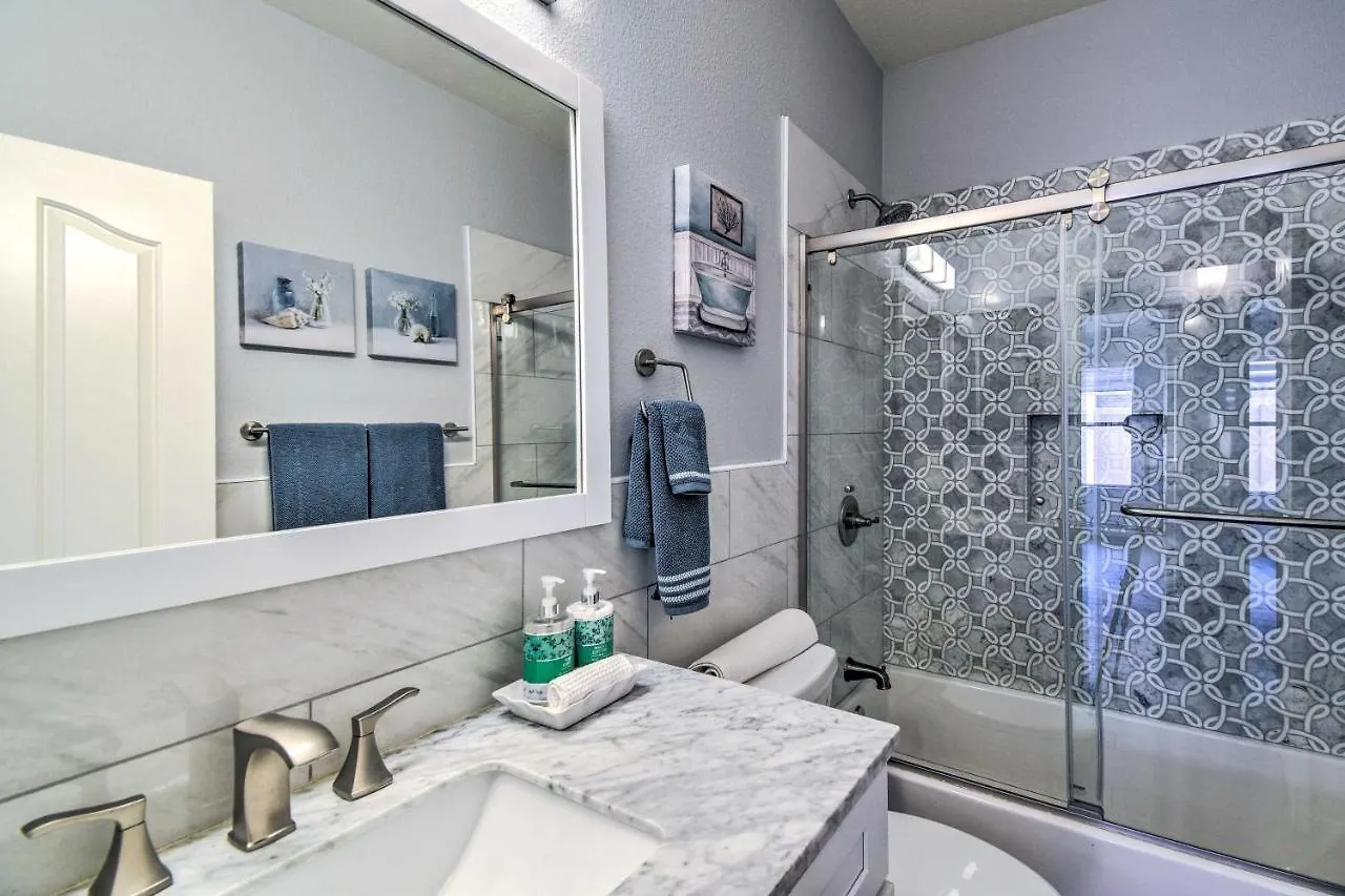 Stylish Phoenix Home With Private Patio And Gas Grill! Ferienhaus
