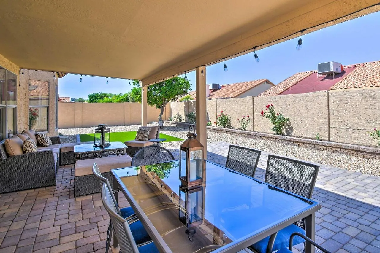 Stylish Phoenix Home With Private Patio And Gas Grill!